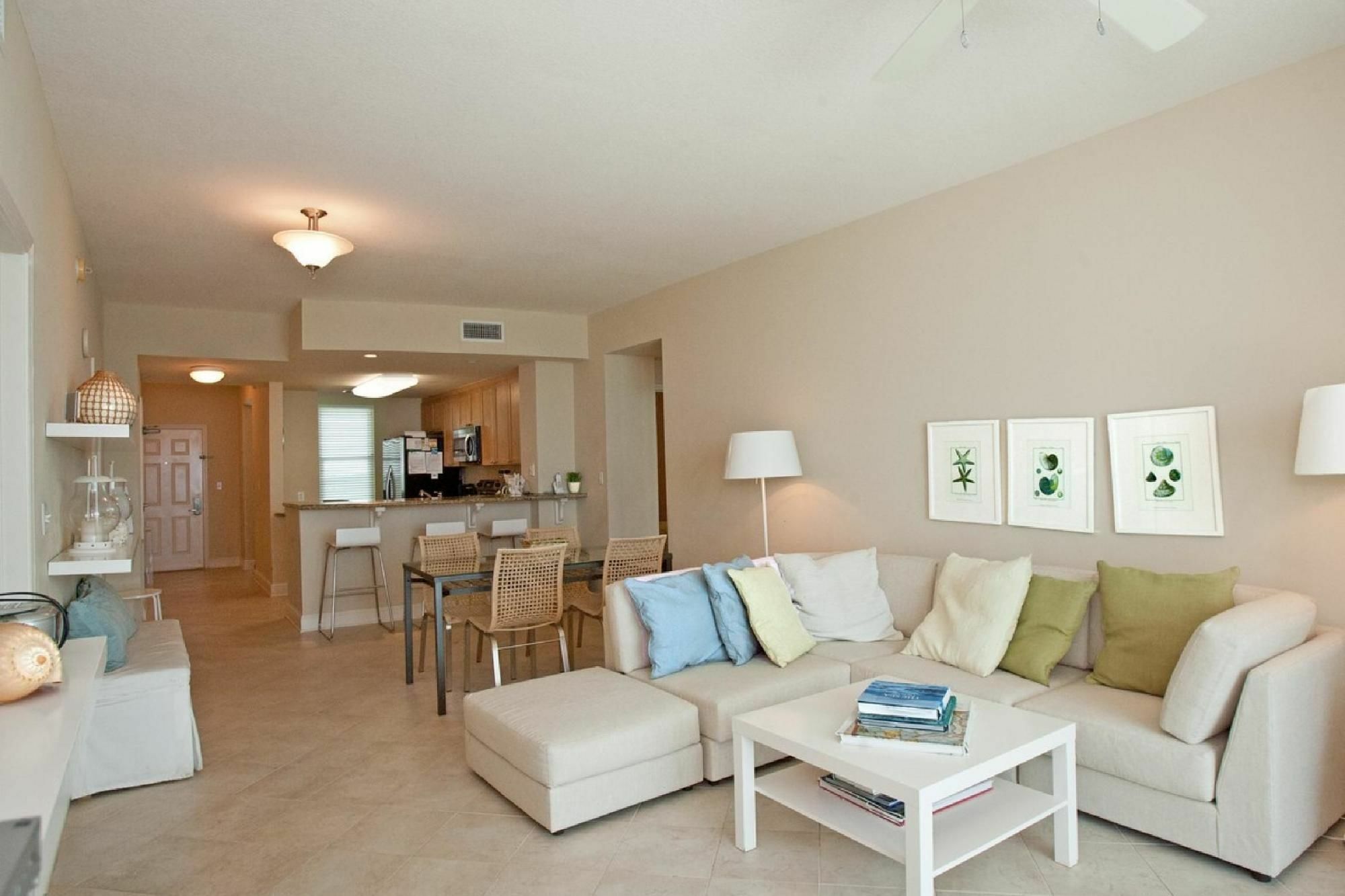 703 Aqua Apartment *